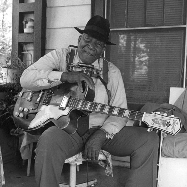 She Studies Evil (Living The Blues / Sound Track)